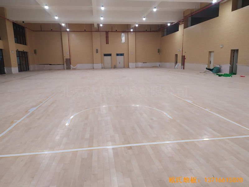 廣州黃埔區萬樾山小學籃球館體育地板安裝案例5