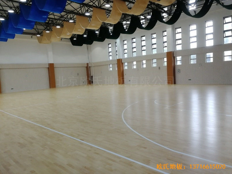 濟(jì)南錦繡城小學(xué)籃球館運(yùn)動木地板鋪裝案例4