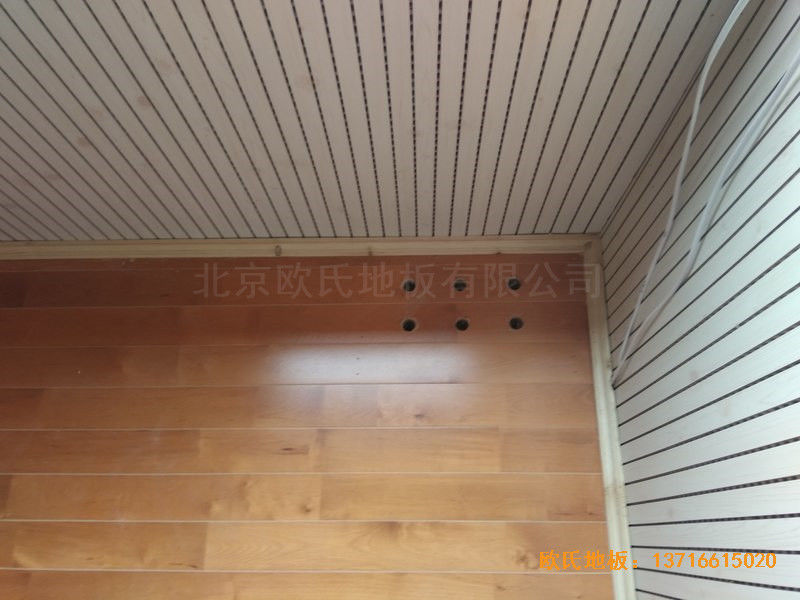 湖南岳麓南雅湘江中學(xué)籃球館運(yùn)動木地板施工案例2
