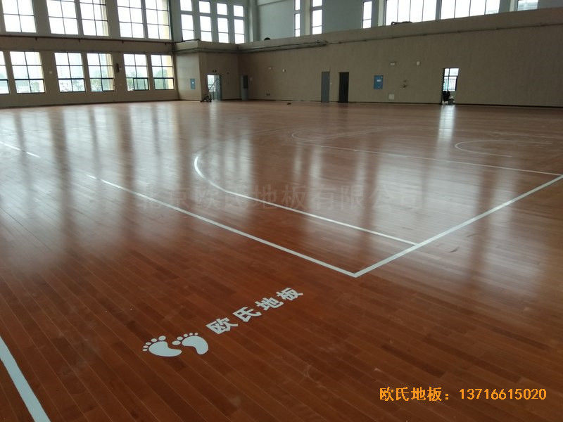 湖南岳麓南雅湘江中學(xué)籃球館運(yùn)動木地板施工案例3