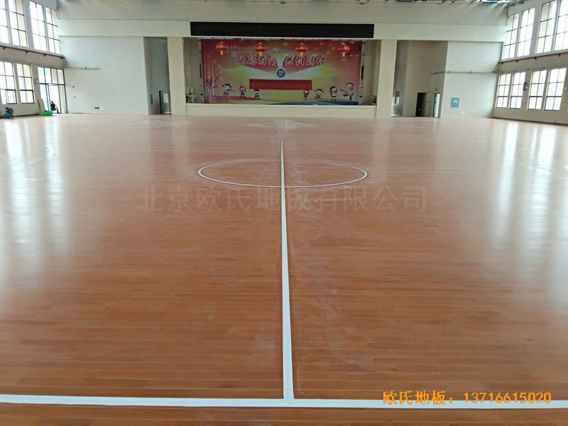 湖南岳麓南雅湘江中學(xué)籃球館運(yùn)動木地板施工案例5