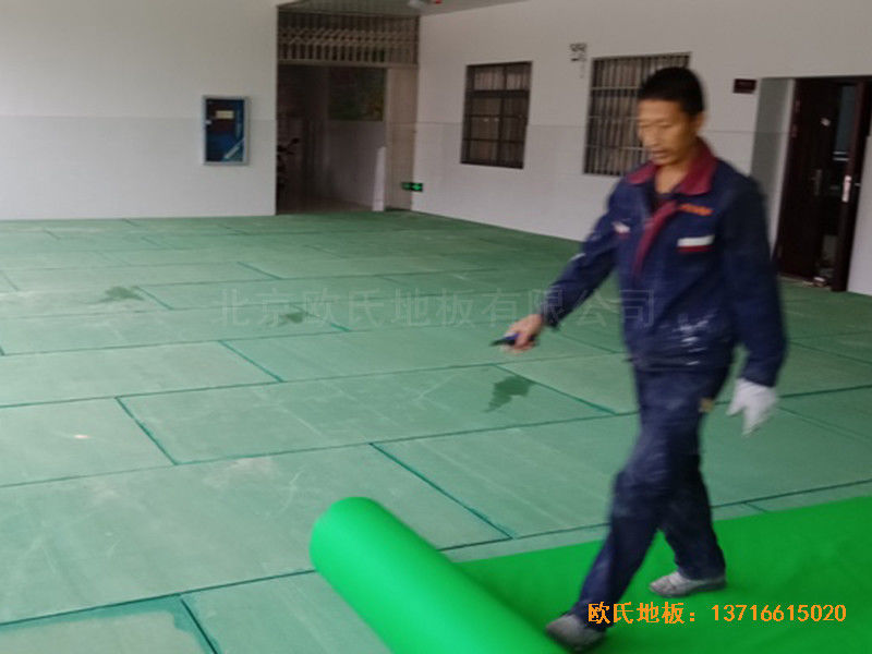 湖南衡陽鐵一中運(yùn)動(dòng)館體育地板鋪設(shè)案例1