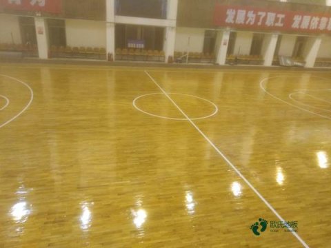 定做運(yùn)動(dòng)場地木地板哪個(gè)牌子的好