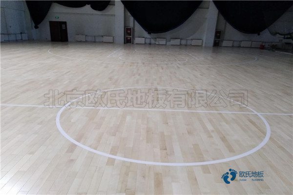 籃球場地木地板哪個(gè)牌子比較好1