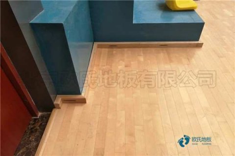 學校籃球木地板減震技術